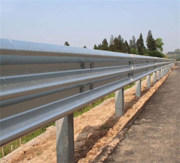 新型护栏板的产品优点
                  