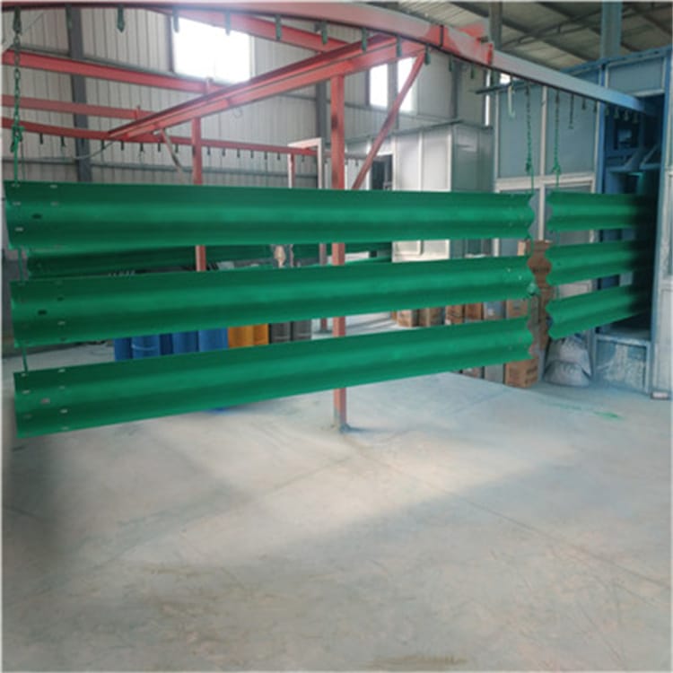 护栏板的保养有多重要？
                  